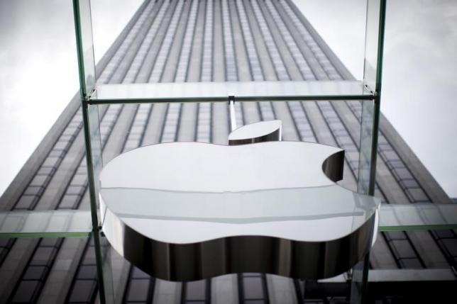  An Apple logo hangs above the entrance to the Apple store on 5th Avenue in the Manhattan borough of New York City, July 21, 2015. Reuters/Mike Segar